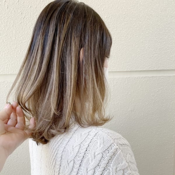 【ミディアムレイヤー】軽めヘア/抜け感