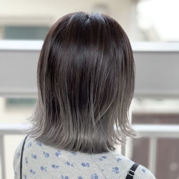 【グラデーションカラー×ぱっつんボブ】グレー系／透明感