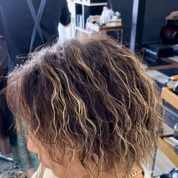 スパイラルパーマ＜ハイライトスタイル＞|Re charm by anyhow 長岡南七日町店