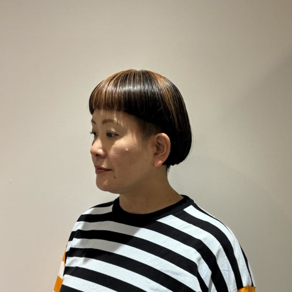 グレイヘアを楽しむボブ◎