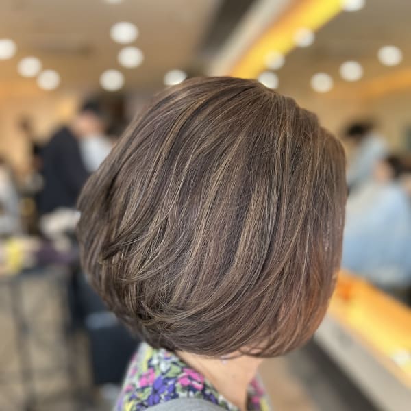 躍動感のある動きのあるボブスタイル