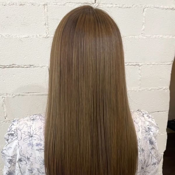 髪質改善カラー　オリーブベージュ　ストレートヘア　ハイトーン|atelier mim