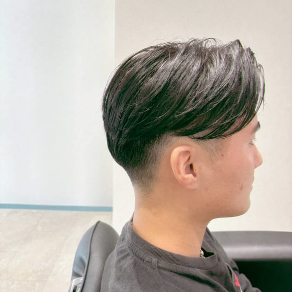 刈上げ×アップバング×センターパート|Root.Lab private hairsalon