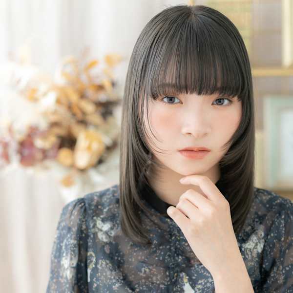 姫カットブルーグレージュ大人ガーリーミディ　姫カットレイヤー