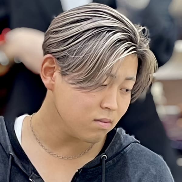 欧風バレイヤージュ/刈り上げセンターパート