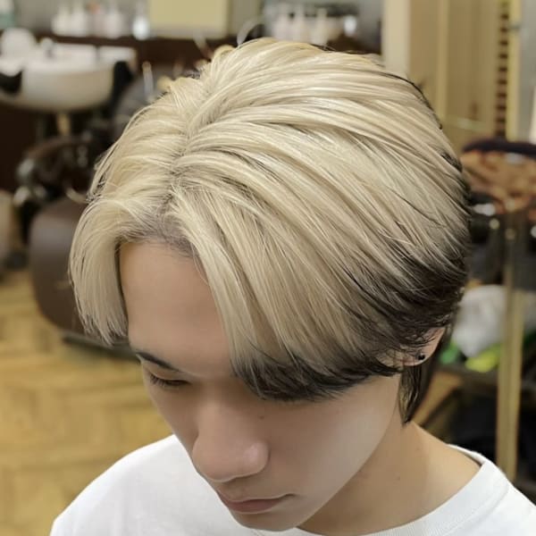 ホワイトブロンド/エンドカラー/センターパートウルフ