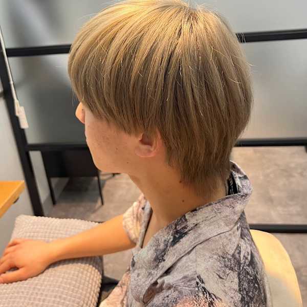 メンズカットハイトーンウルフマッシュシルバーベージュ