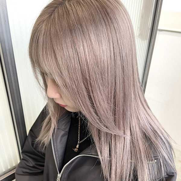 ホワイトグレージュ