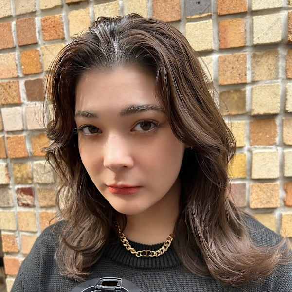 センターパートハイライトレイヤーカット*Zina高田馬場