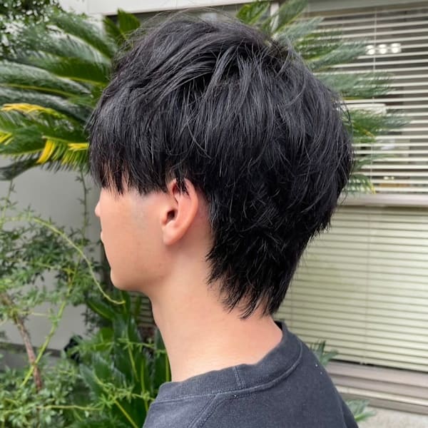 ツーブロック　ウルフ　無造作ヘア　黒髪ショート　20代30代