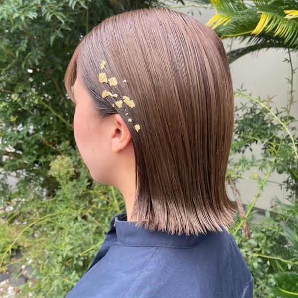 ミディアムヘア タイトアレンジ 金箔 お呼ばれダウンスタイル