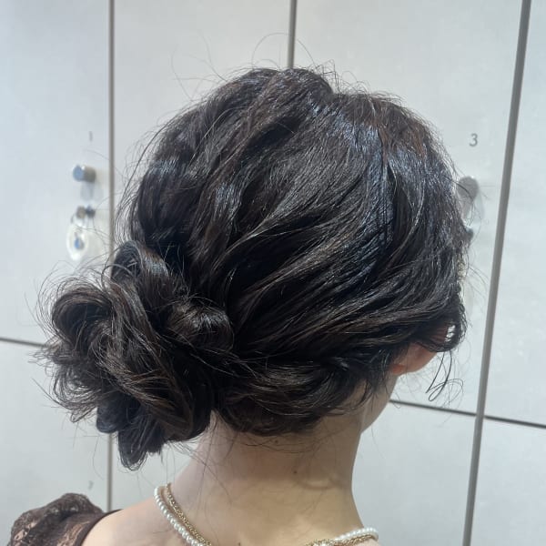 サイドアップシニヨン結婚式お呼ばれヘア×小野ふゆり