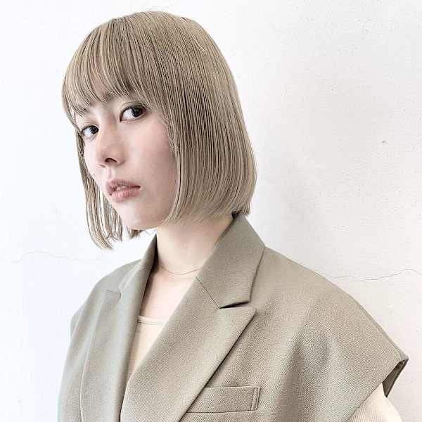 くびレイヤーボブルフネビージュ小顔ワンレンこなれミディ