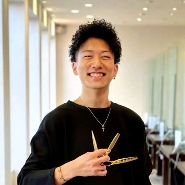 EARTH coiffure beaut? 高崎店【アース コアフュールボーテ タカサキテン】のスタッフ紹介。山﨑 涼太