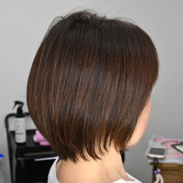 ステップボーンカットで軽やかスタイル