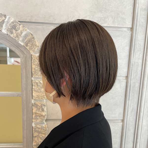 ココアブラウンショートボブ小顔に見えひし形フォルム