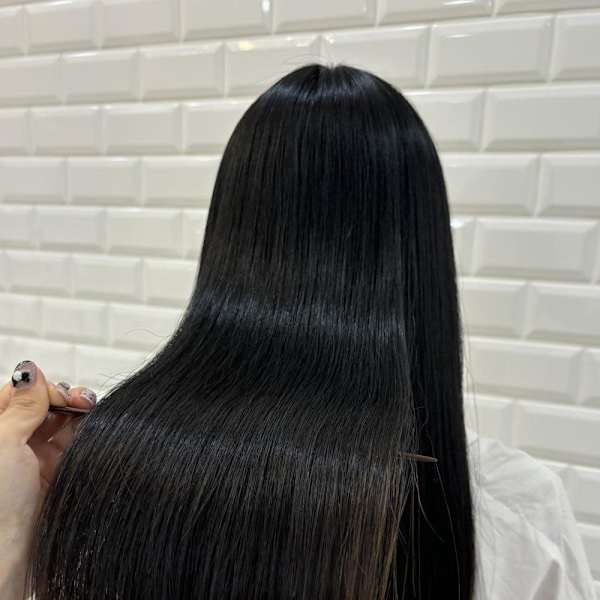 縮毛矯正でツヤツヤ真っ直ぐなヘアに*まゆ
