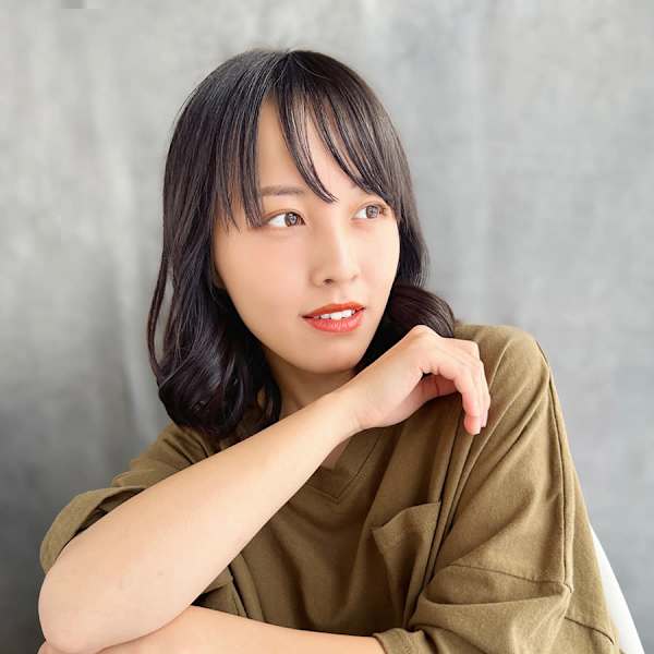 20代30代40代　黒髪ミディアムくびれレイヤー