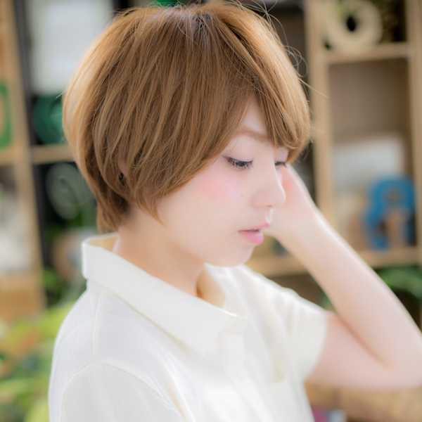 斜めバングハイライト小顔マッシュショートアプリコットオレンジ