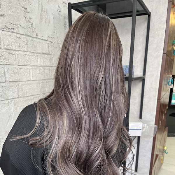 30.40代白髪ぼかしハイライトグレージュロング|prize 池袋【プライズ】池袋西口店