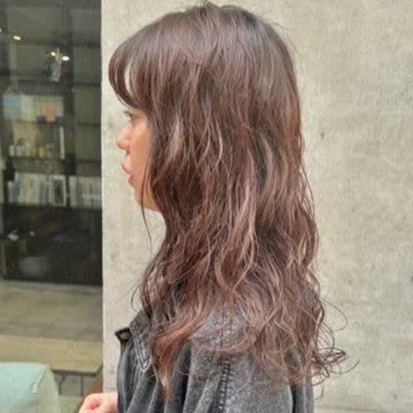 ロングパーマ大人ウェーブピンクラベンダーくすみカラー