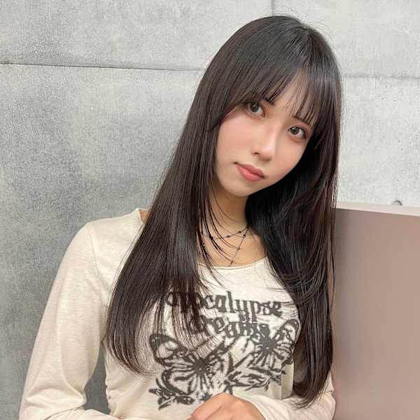 顔まわりレイヤーロングスタイル