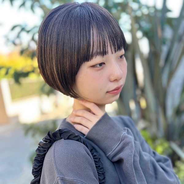 《イーズ鎌倉》黒髪暗めトーンカラーでも可愛いミニボブ|e's 鎌倉【イーズ】