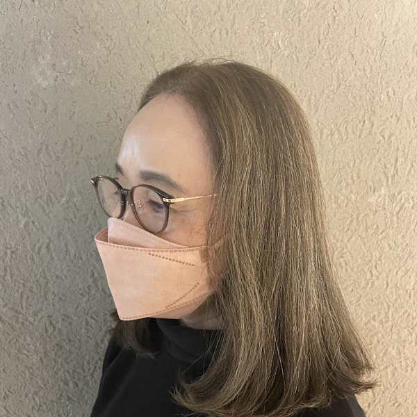 暗くなりすぎないベージュブラウンマニキュア