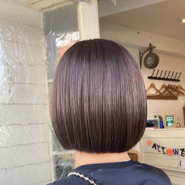 切りっぱなしボブ/ストレートでツヤツヤ扱いやすい髪に