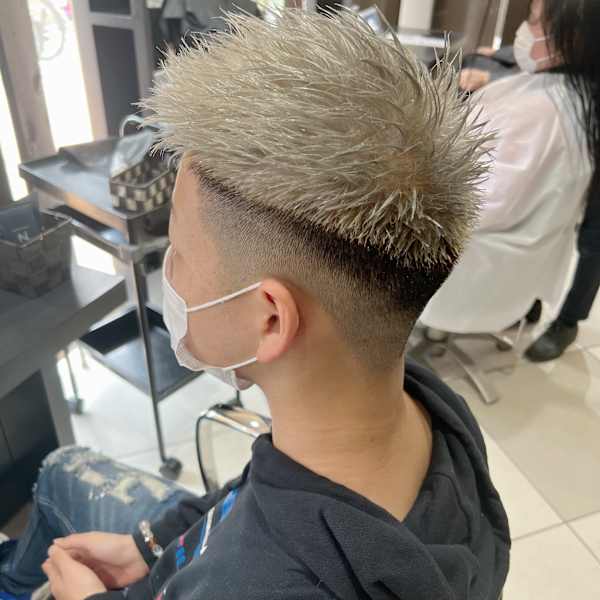 メンズホワイトブロンドカラー