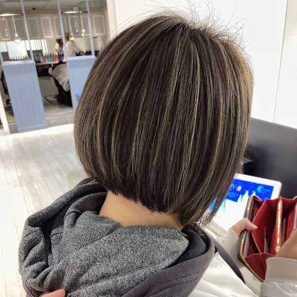 前下がりショートボブハイライト小顔赤羽カットが上手い美容院