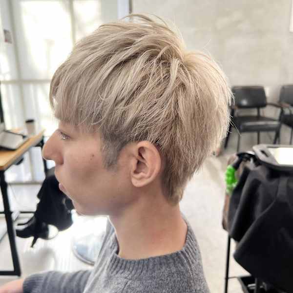 ホワイトグレージュ