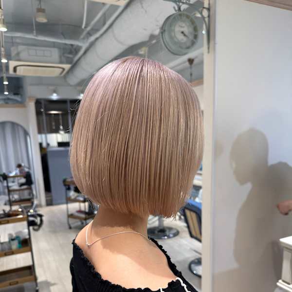 ブリーチ2回ホワイトベージュ大人気アゴラインボブtwiceモ