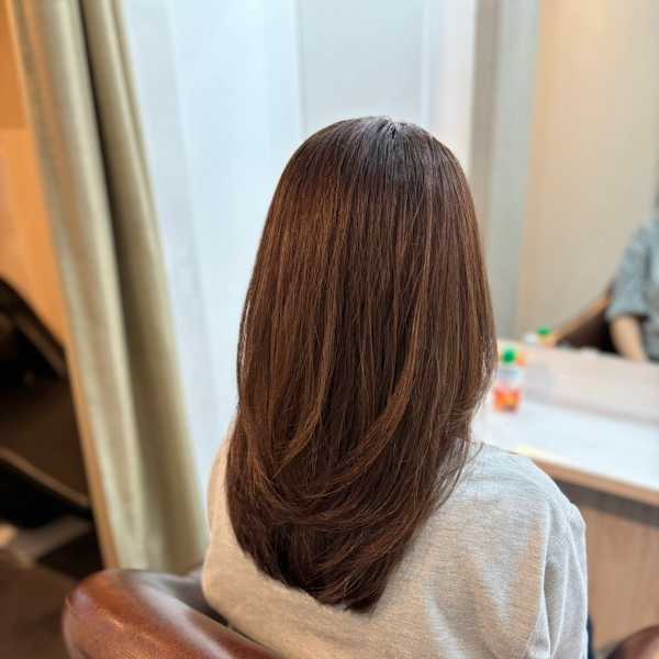 ロングヘアのレイヤースタイル