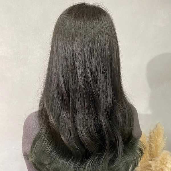 裾カラーグリーン×透明感カラーアッシュグレー＊ゆる巻きヘア