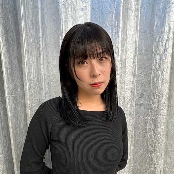 ステップボーンカット暗髪ロング