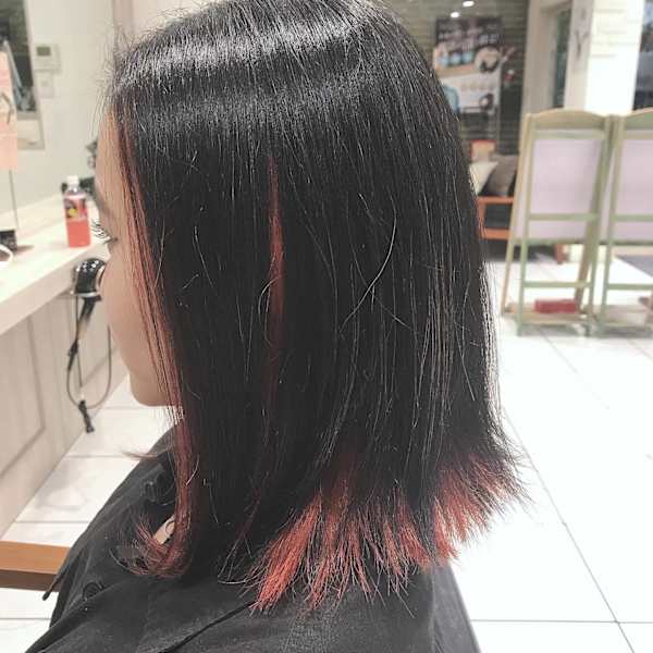 外はねインナーレッドボブ