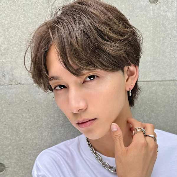 トレンドの雰囲気ある男ヘアへ