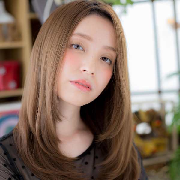 大人美人韓国風艶感ストレートロングレイヤー マロンベージュ