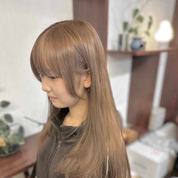 顔周りレイヤーカットくびれヘアミルクティーベージュカラー|CLOUD HAIR