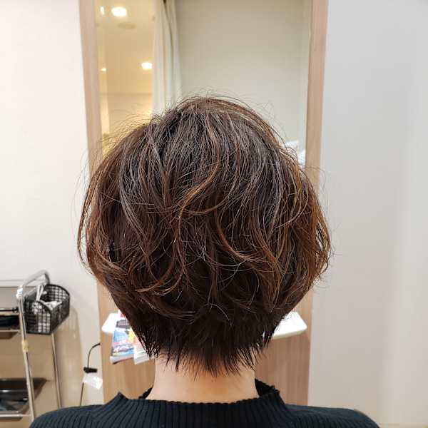 タイトなえり足のゆるふわパーマ