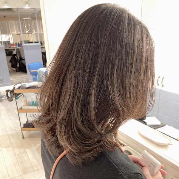 2025年大人気髪型ワンカールミディアム30代40代ヘア丸顔