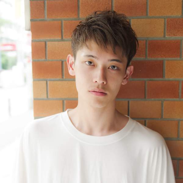 刈り上げツーブロック短髪アップバングハンサムショート
