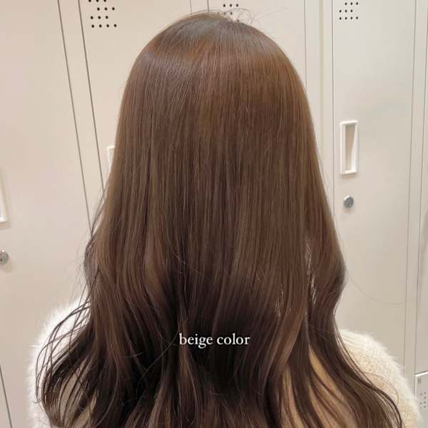 オリーブベージュ