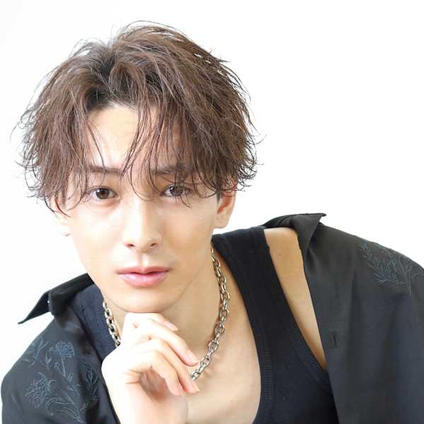 フェザーパーマセンターパート強め毛流れパーマ