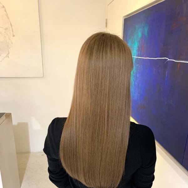 ストレートロングヘアスタイル