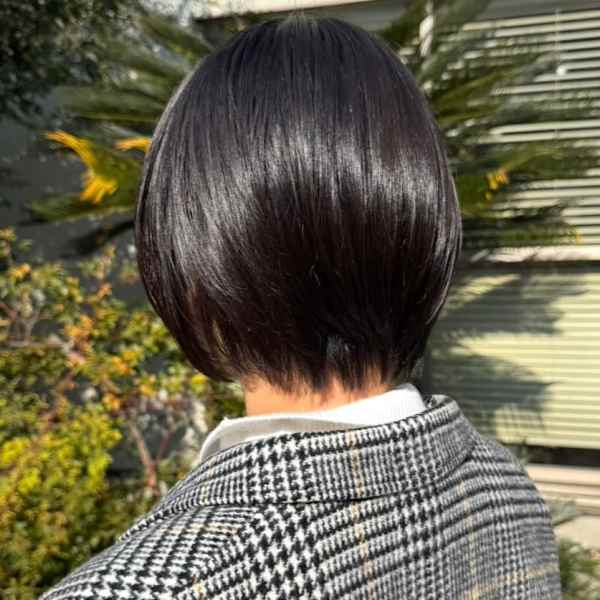 黒髪ショートボブ レイヤー 30代40代 丸みショートボブ