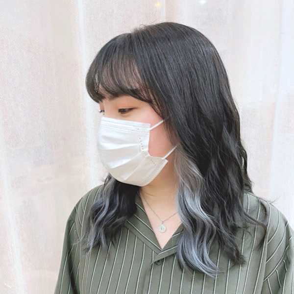 クールさをプラスして大人かわいいを演出*インナーシルバー