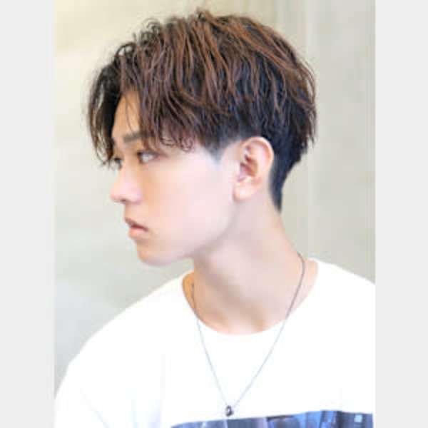 ウェーブミディアム 刈り上げソフトツイスト センターパート