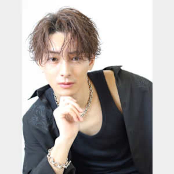 フェザーパーマセンターパート強め毛流れパーマ